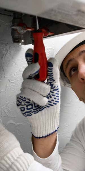 worker-repairing-water-heater-(1)
